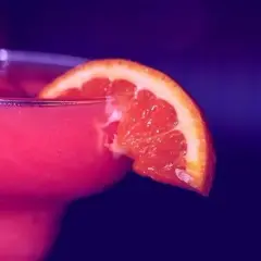 Różowy drink: najlepsze przepisy na koktajle i orzeźwiające napoje