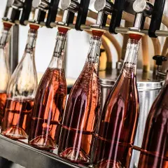 Jak długo robi się wino? Poznaj czas produkcji i dojrzewania