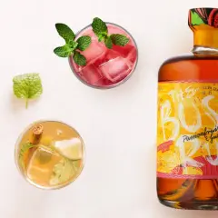Pyszne drinki z białego rumu, które zachwycą Twoich gości