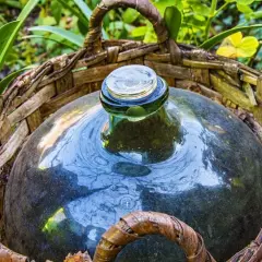 Dlaczego wino gazuje? Odkryj przyczyny i jak temu zapobiec