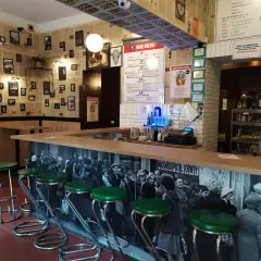 Najlepsze drinki w Krakowie: odkryj ukryte bary i koktajle