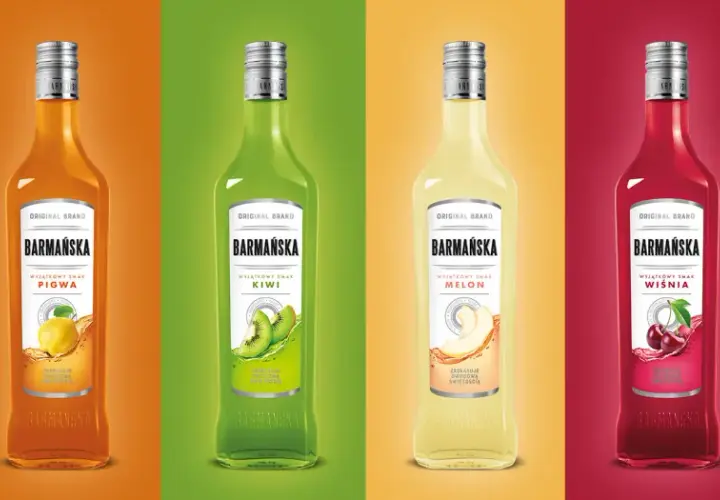 Sześć butelek nalewki Barmańska o różnych smakach: arbuz, pigwa, kiwi, melon, wiśnia, cytryna.
