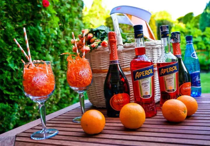 Aperola drink: poznaj sekrety idealnego Aperol Spritz i jego warianty
