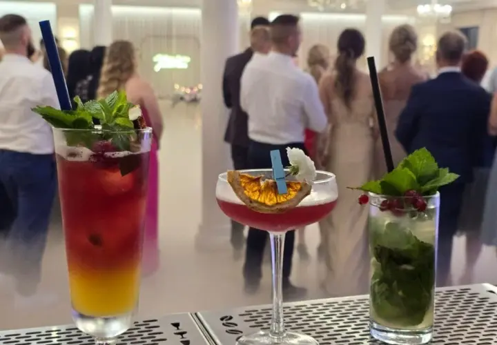 Najlepsze drinki z wódką grejpfrutową, które zachwycą Twoich gości