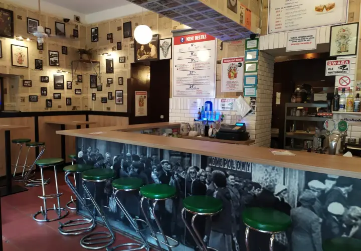 Najlepsze drinki w Krakowie: odkryj ukryte bary i koktajle