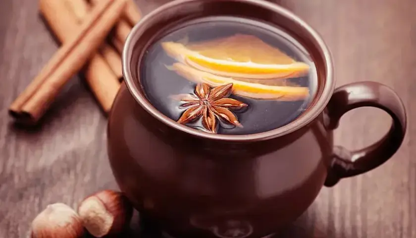 Co się dodaje do grzańca, aby zachwycić smakiem i aromatem