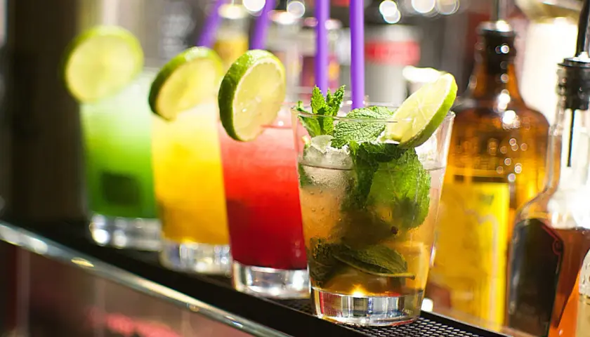 Wytrawny drink: poznaj sekrety smaku i najlepsze przepisy