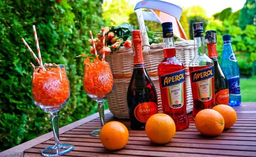 Aperola drink: poznaj sekrety idealnego Aperol Spritz i jego warianty