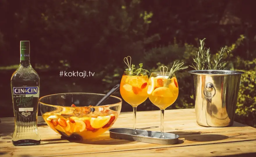 Poncz z alkoholem na imprezę - Jak zadbać o idealne proporcje?