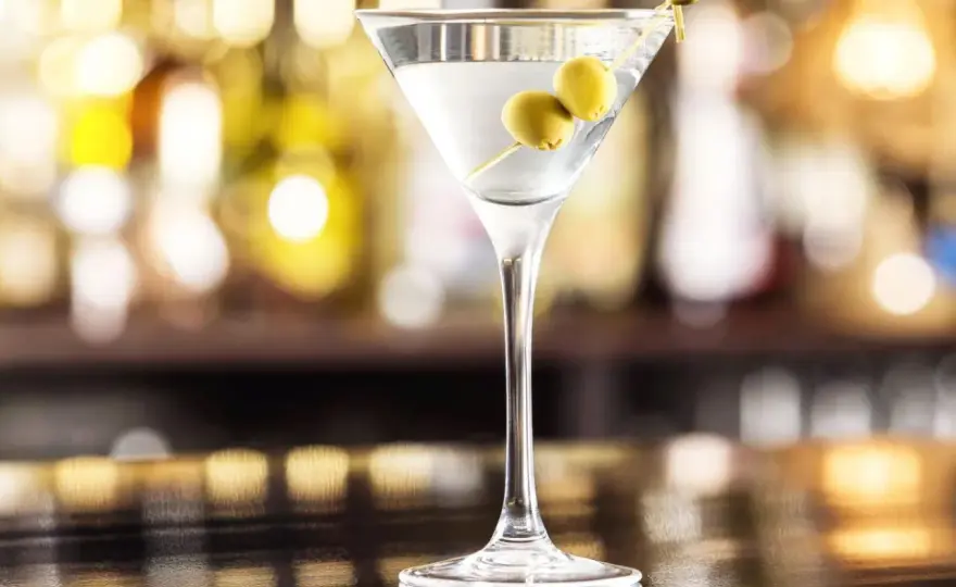 Martini - Co to jest? Przepis, warianty i sekret wermutu