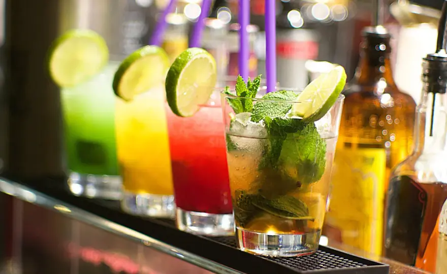 Wytrawny drink: poznaj sekrety smaku i najlepsze przepisy