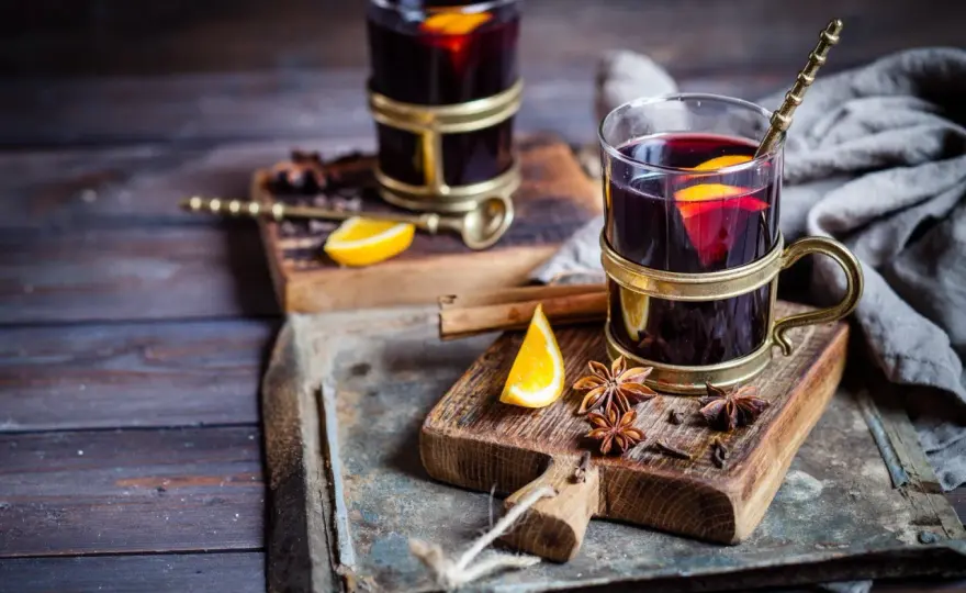 Czy grzaniec ma alkohol? Sprawdź, ile naprawdę go zawiera