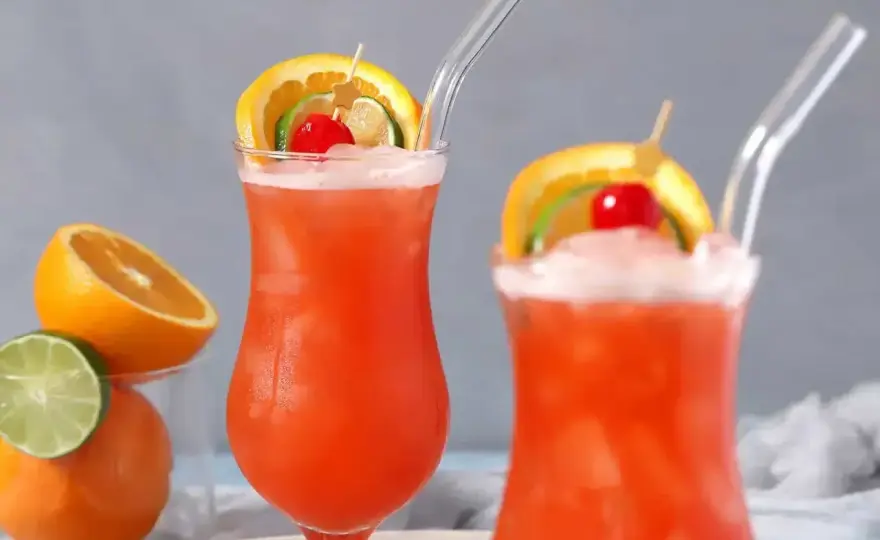 Z czym pić rum? Proste miksy i klasyczne drinki!