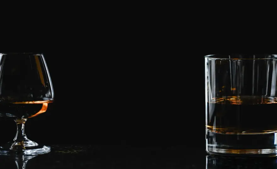 Brandy czy Whisky - Który wybrać? Porównanie i porady
