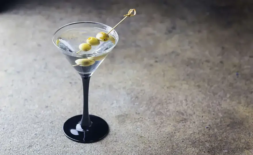 Dirty Martini - Jak przygotować idealny drink i uniknąć błędów?