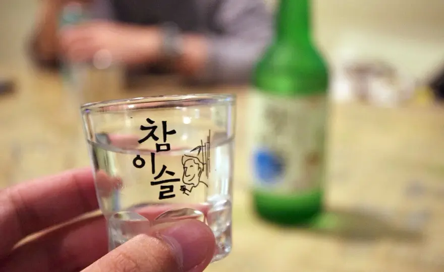 Ile procent ma soju? Prawda o mocy i smaku