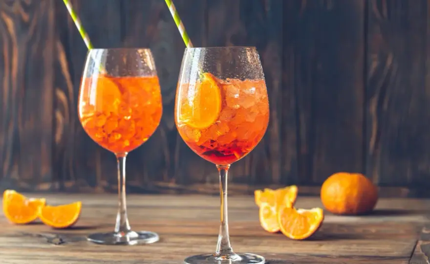 Aperol - co to za alkohol? Poznaj smak i przepis na idealny Spritz