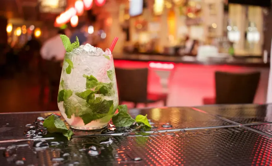 Jaki rum do mojito? Wybierz idealny i nie przepłacaj!