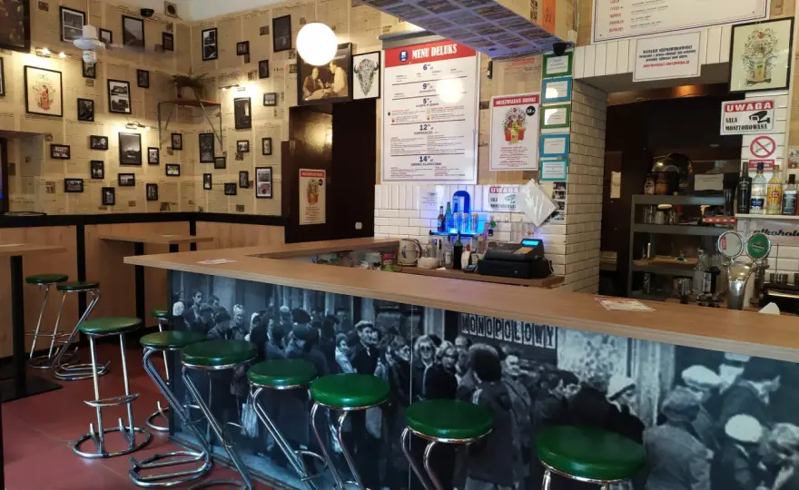 Najlepsze drinki w Krakowie: odkryj ukryte bary i koktajle