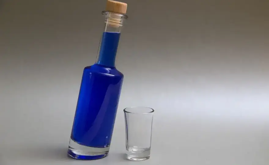Niebieski alkohol - Wybierz idealny likier do drinków i deserów
