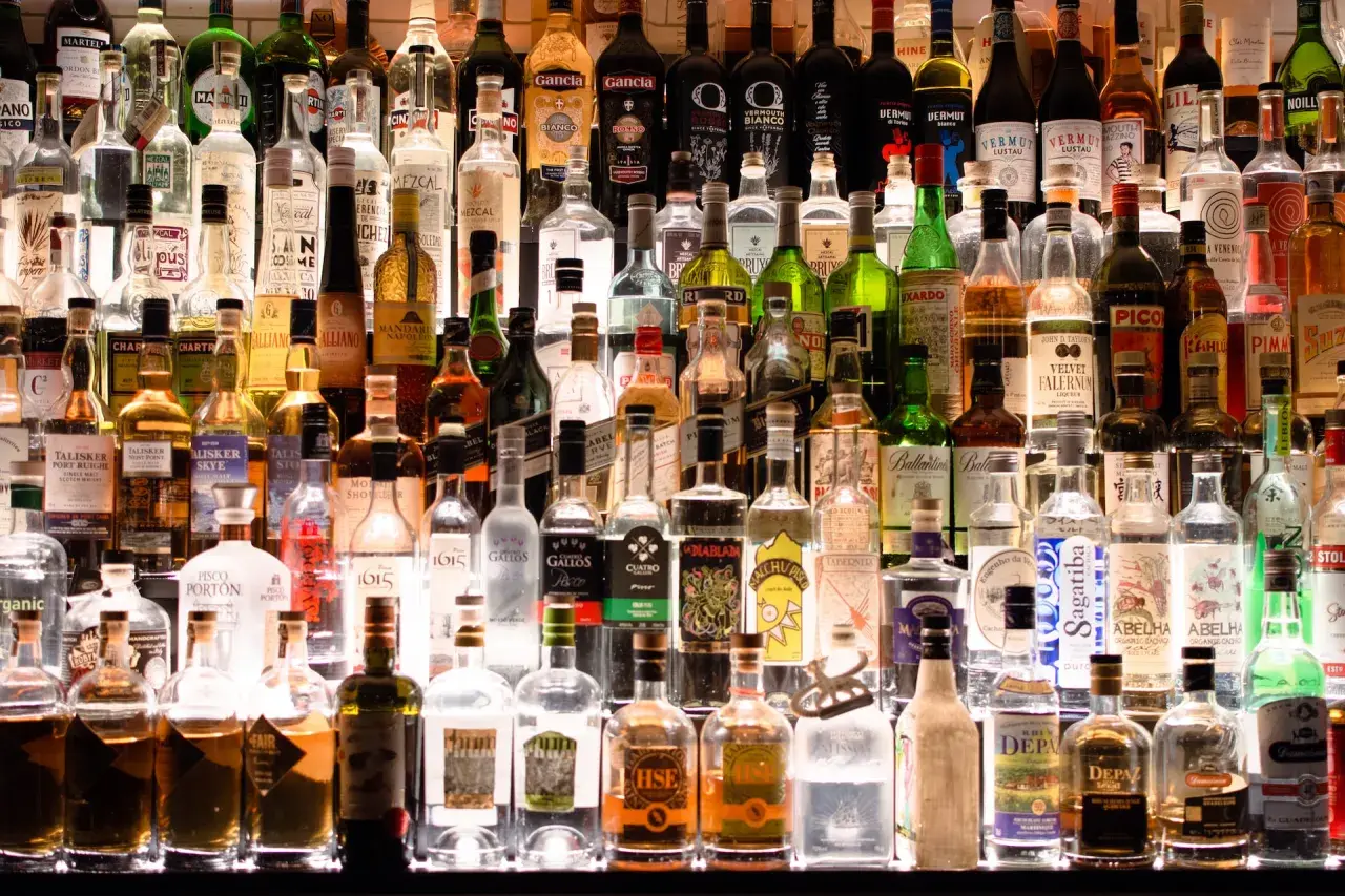 Wybór najmniej kalorycznego alkoholu to wyzwanie wśród tej bogatej oferty.